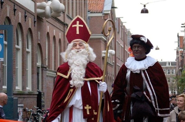 El tradicional Sinterklaas con Zuarte Piet 